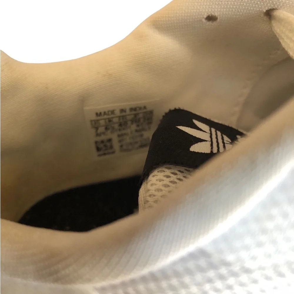 Adidas White and‎ Black Smooth Runner Elastic Sneaker Men’s 7 Women’s 9 Unisex